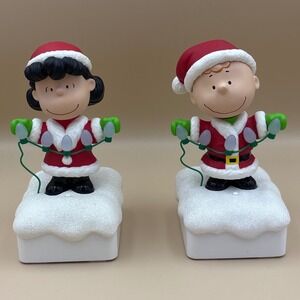 Hallmark Peanuts Christmas Light Show Charlie Brown & Lucy Musical Light Up 2015